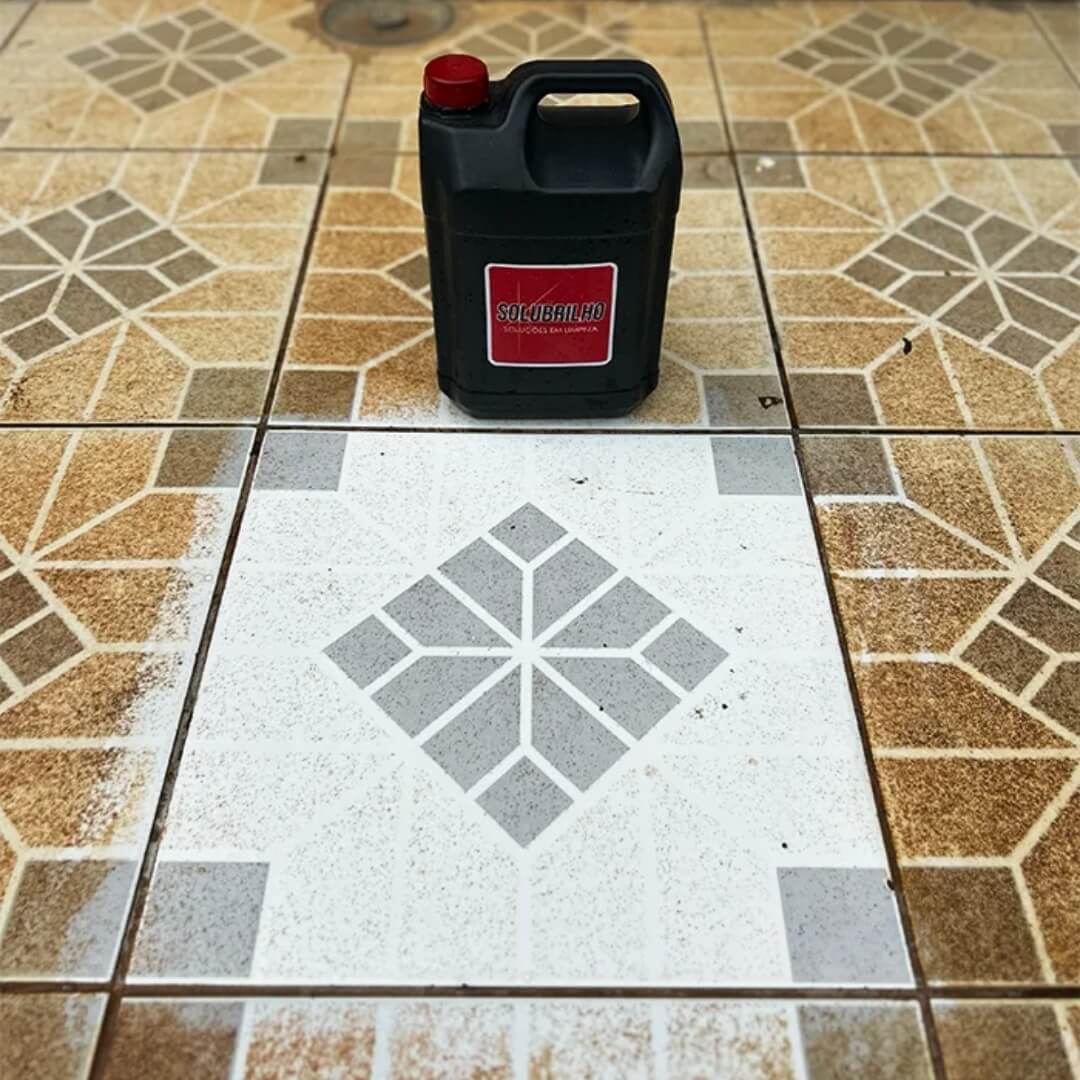 Solubrilho: Limpia y Brilla tus Pisos en Minutos (1 Litro)